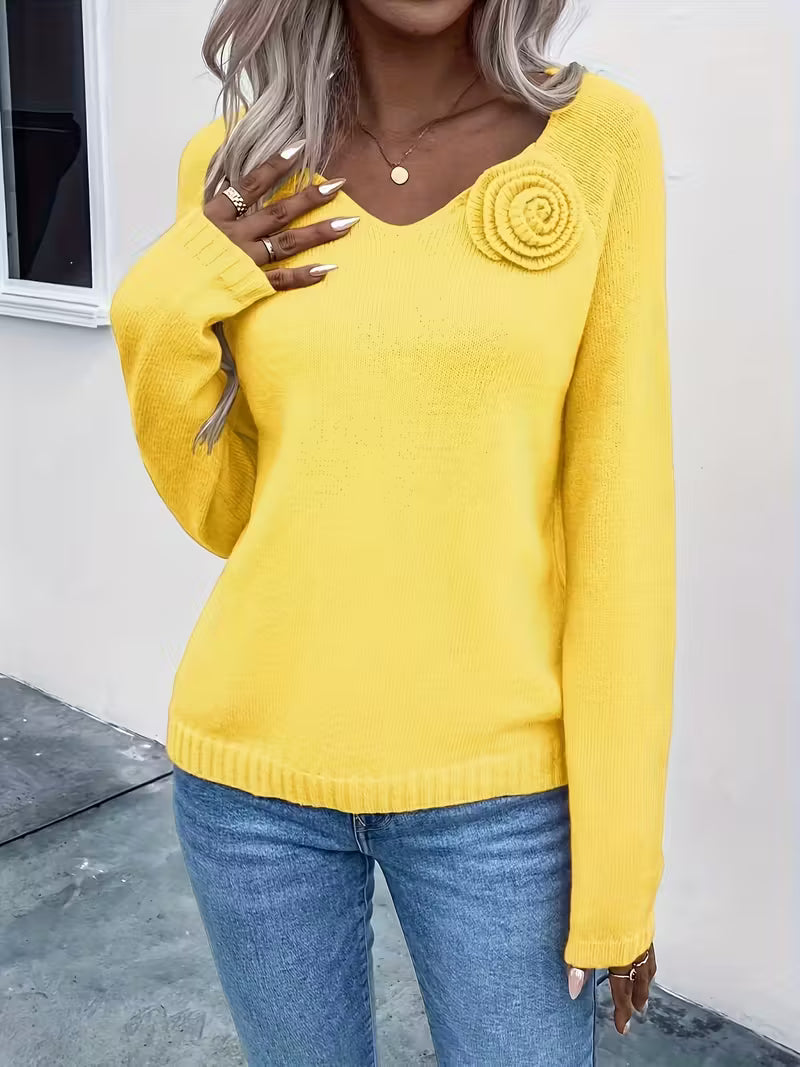 Maglione primaverile con dettaglio floreale