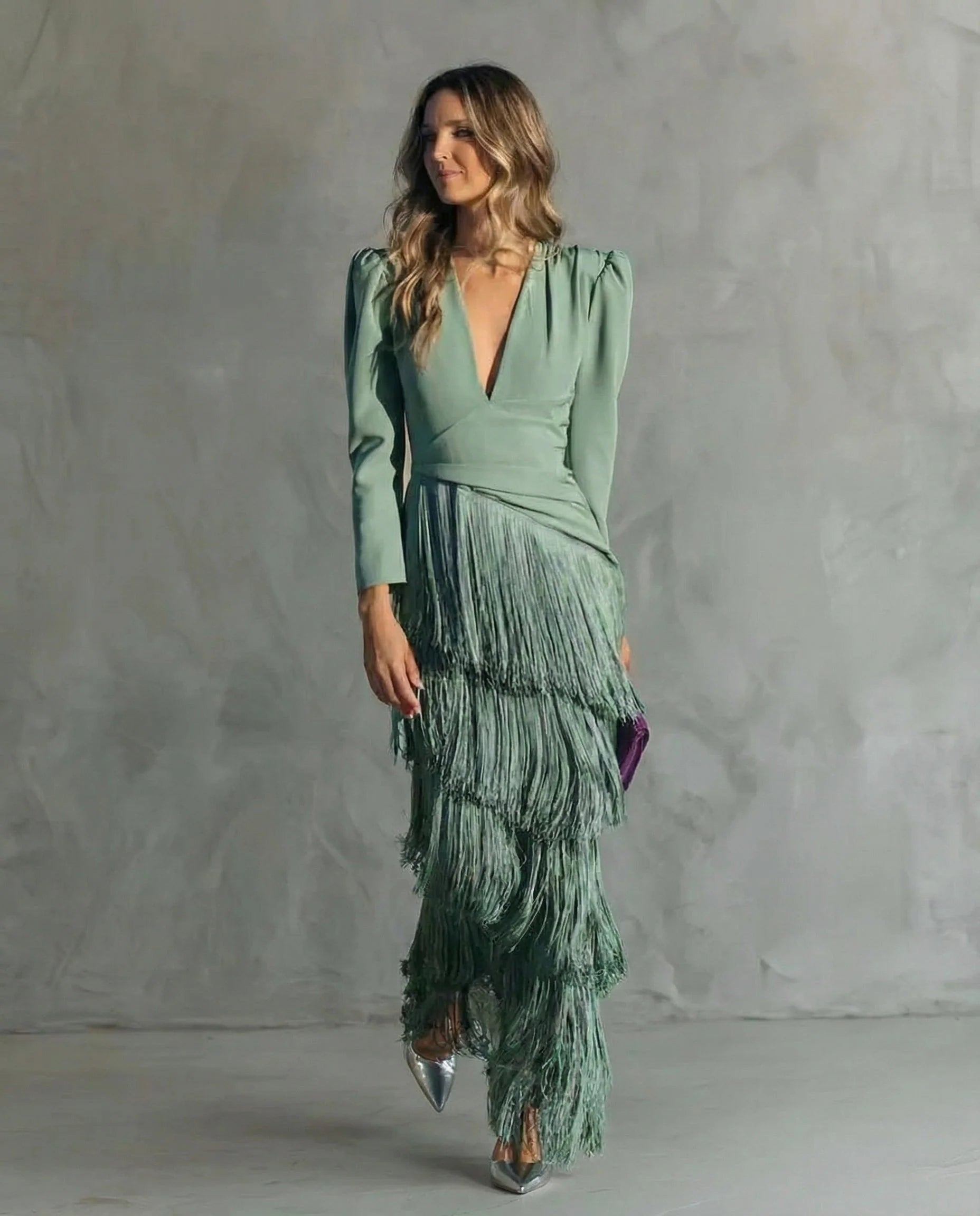 Vestito Midi Elegante con Frange Artigianali